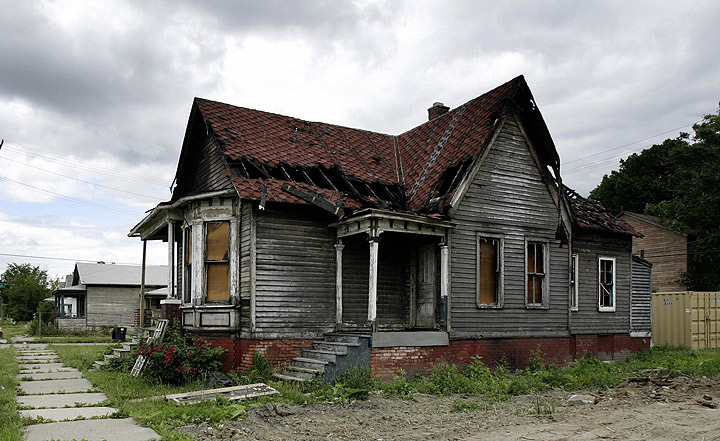 detroit-abandoned-buildings-2