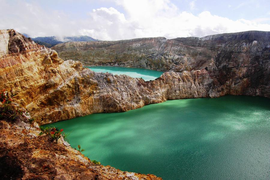 kelimutu-volcano