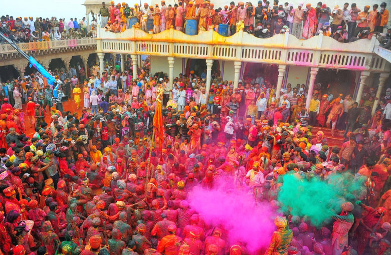 holi celebration in mathura