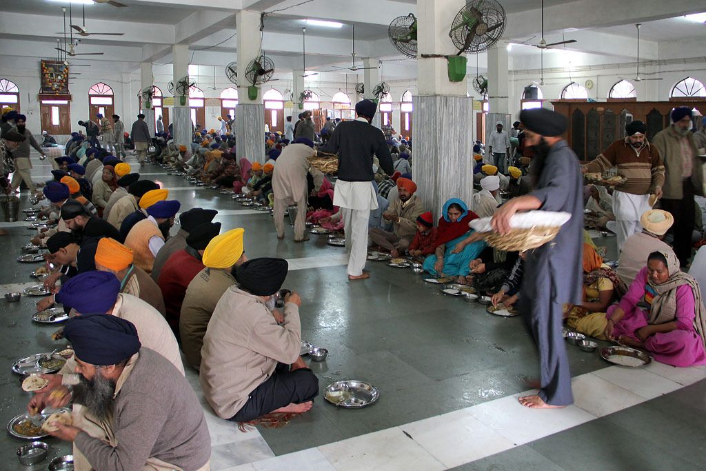 langar in golden temple