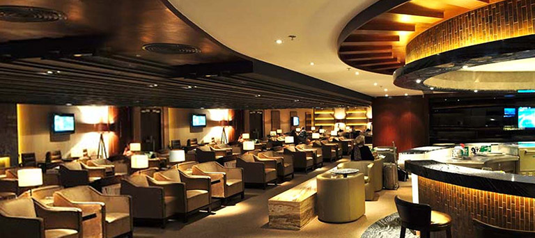 Access to Luxurious Lounges