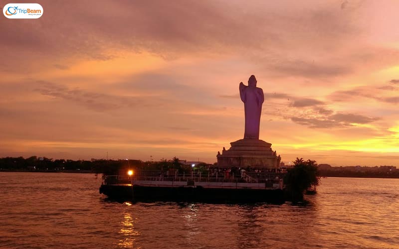 Hussain-Sagar--Asias-Largest-Artificial-Lake-Hyderabad